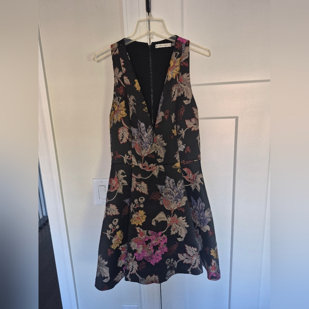 NWT $440 Alice + Olivia Dress Mollie Black Floral Box Pleat Brocade Size 12 - Picture 3 of 13